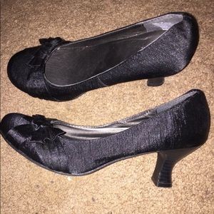 1/2 in. wedges. Black/size 3/comfortable fit